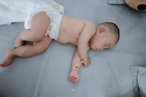 陵水3个月宝宝怎么抱